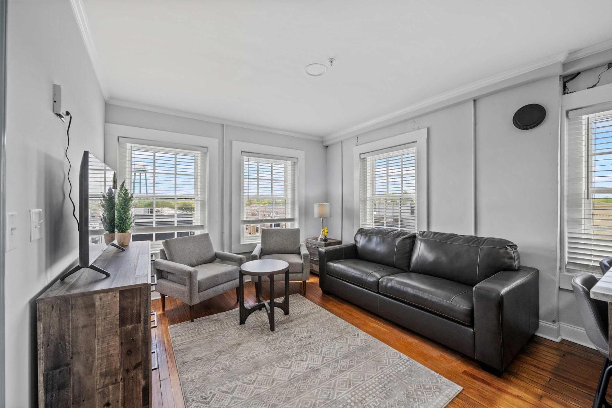 Discover Conway Trendy Downtown Loft المظهر الخارجي الصورة
