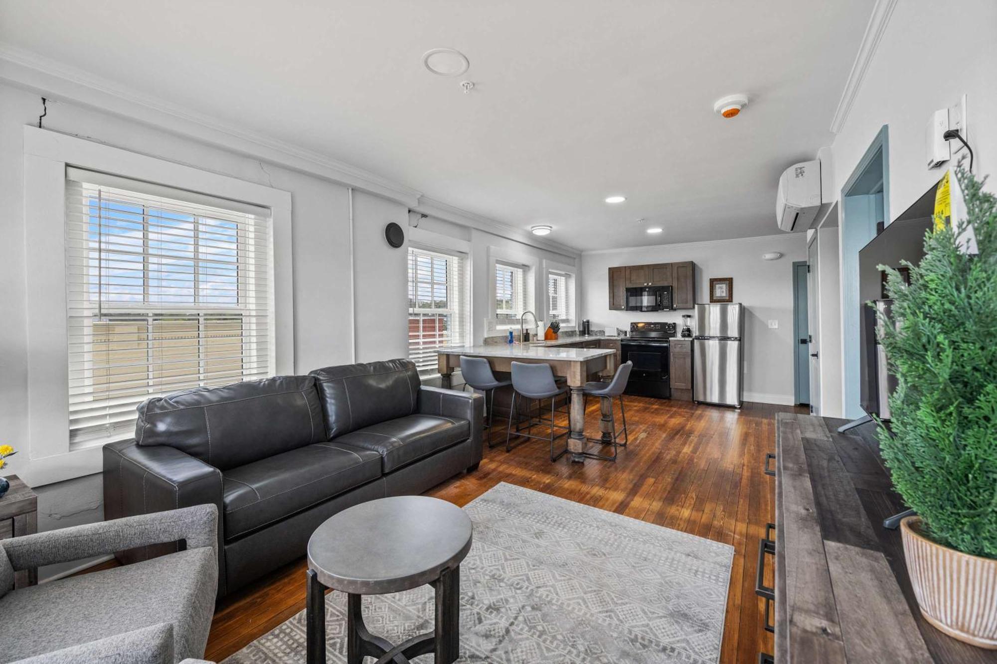 Discover Conway Trendy Downtown Loft المظهر الخارجي الصورة